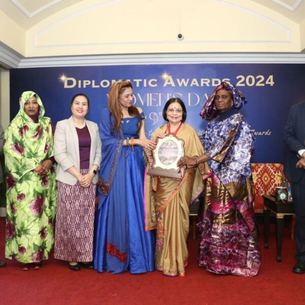 Dr. Aruna Abhey Oswal was awarded with the diplomatic awards 2024 on womens day
