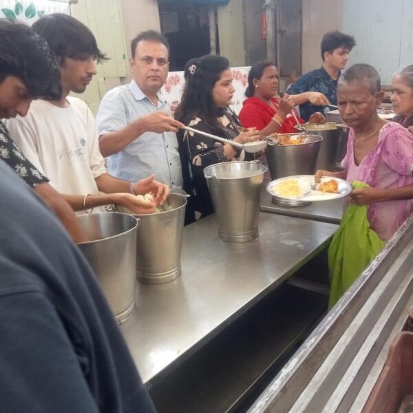 Organised Lunch for the abandoned senior citizens, homeless mentally disabled people at The Earth Saviours Foundation, Bandhwari Village, Gurgaon- Faridabad