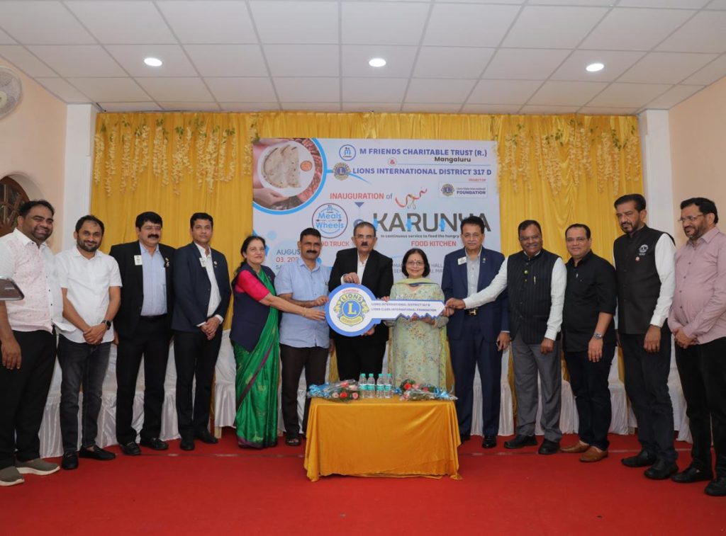 Dr Oswal's visit to Inauguration Ceremony of Karunya, A Food Truck which provided Food on wheels at Mangaluru