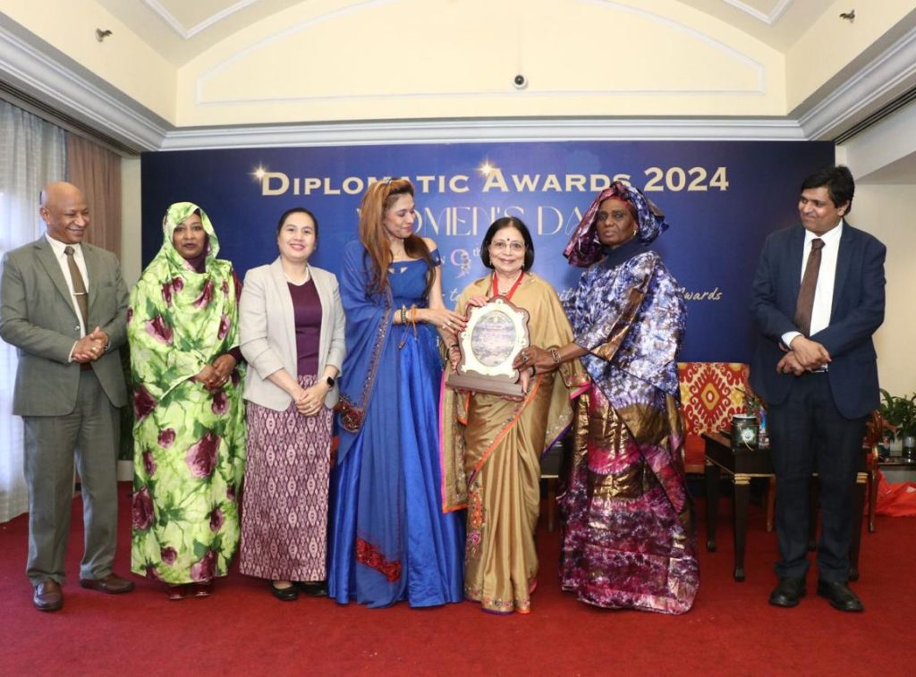 Dr. Aruna Abhey Oswal was awarded with the diplomatic awards 2024 on womens day